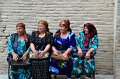 37 Samarcanda - donne uzbeke in pellegrinaggio a Shaki Zinda